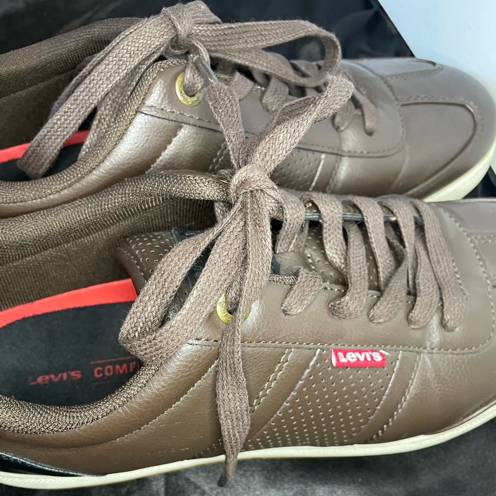 Men’s Levi’s Brown Faux Leather Sneakers - Picture 8 of 11